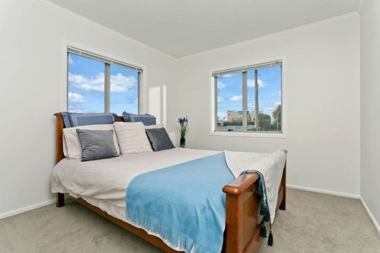 Photo of property in 658 East Coast Road, Pinehill, Auckland, 0630