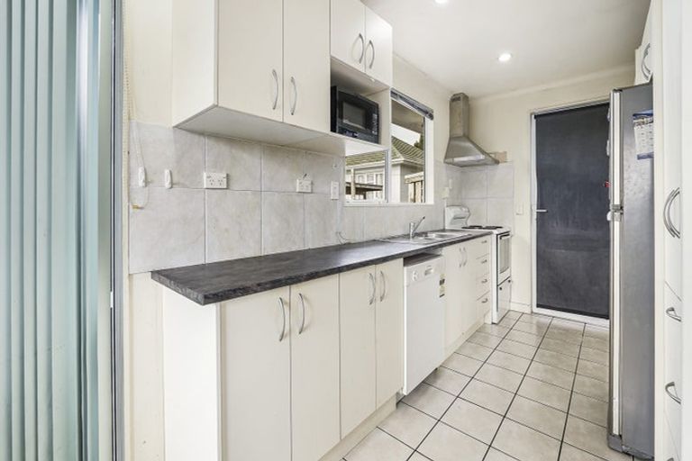 Photo of property in 59 Sylvan Crescent, Te Atatu South, Auckland, 0610