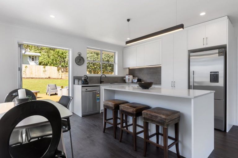 Photo of property in 5 Brixham Place, Merrilands, New Plymouth, 4312