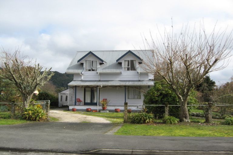 Photo of property in 5 Grey Street, Murchison, 7007