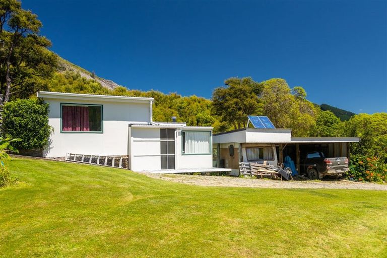 Photo of property in 516 Clova Bay Road, Totaranui, Picton, 7282