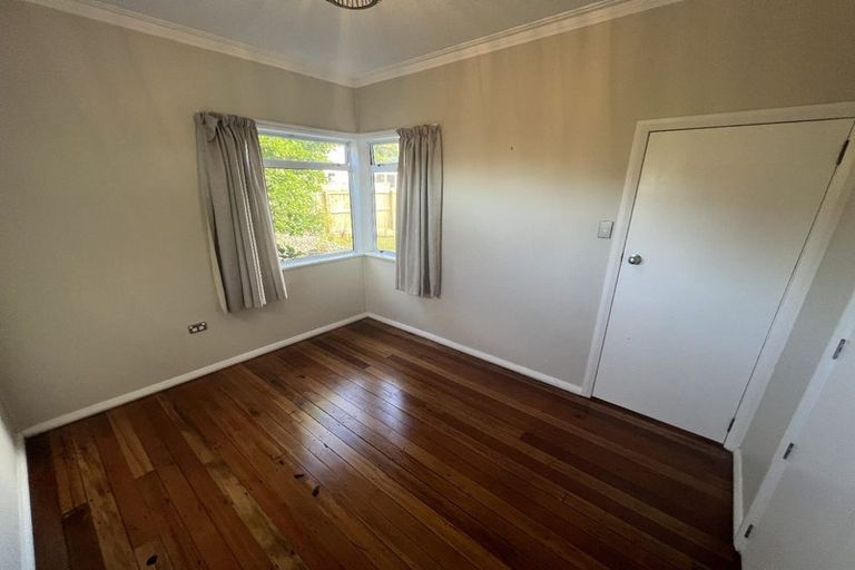Photo of property in 28 Singers Road, Korokoro, Lower Hutt, 5012