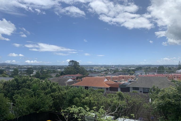 Photo of property in 15/242 Great North Road, Henderson, Auckland, 0612
