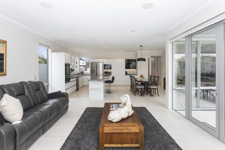 Photo of property in 11 Roa Road, Fendalton, Christchurch, 8041