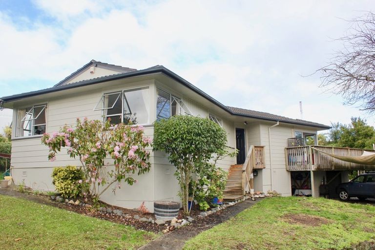 Photo of property in 58 Taipari Road, Te Atatu Peninsula, Auckland, 0610