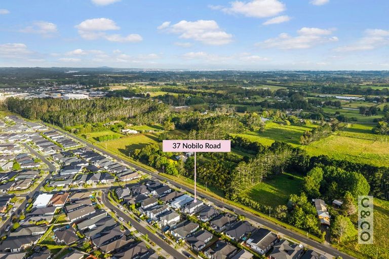Photo of property in 37 Nobilo Road, Kumeu, 0810