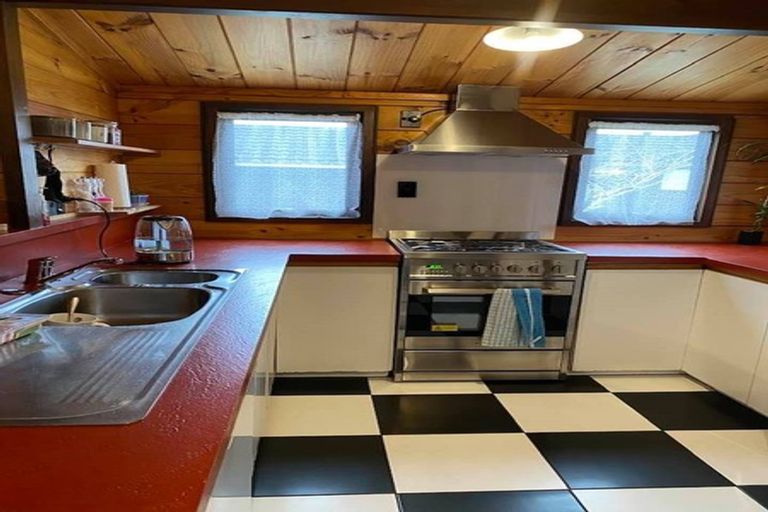 Photo of property in 29 Rembrandt Avenue, Tawa, Wellington, 5028