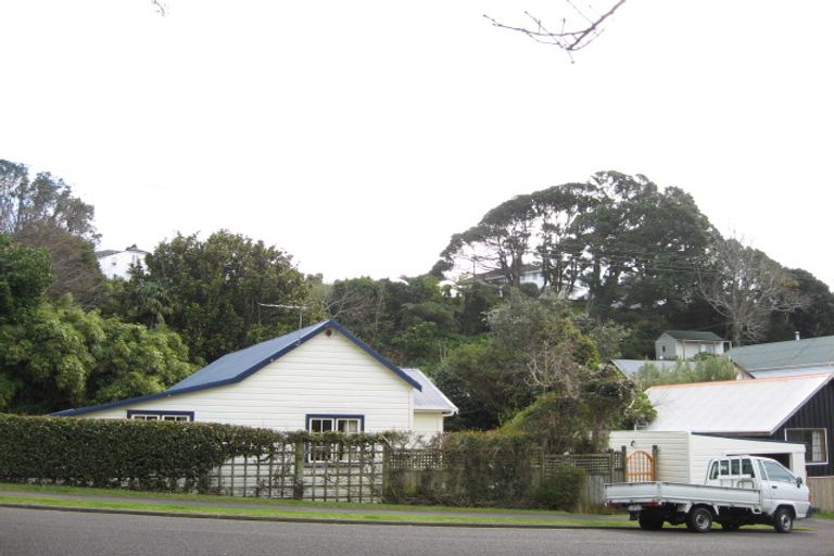 Photo of property in 24 Bracken Street, New Plymouth, 4310