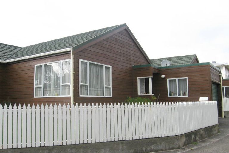 Photo of property in 1 Takatimu Way, Johnsonville, Wellington, 6037