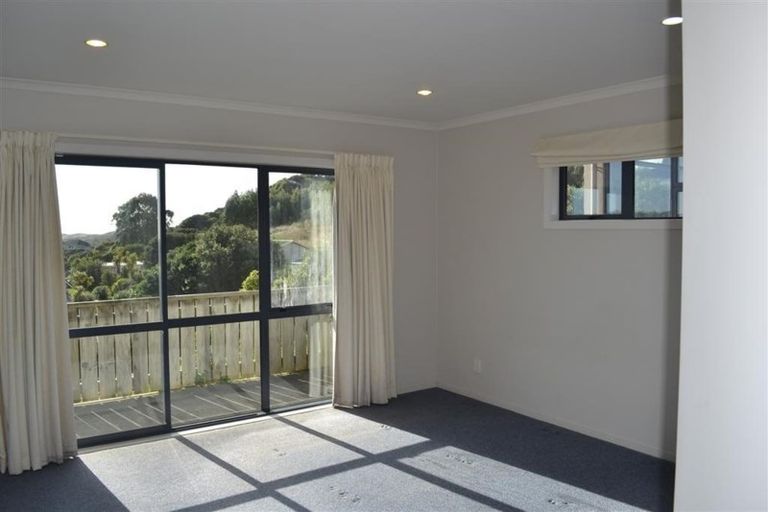 Photo of property in 7 Greenstone Place, Aotea, Porirua, 5024