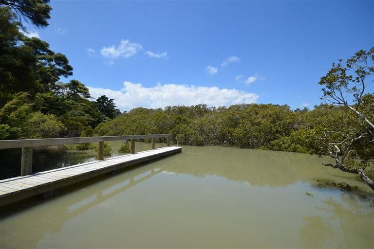 Photo of property in 1088 South Head Road, South Head, Helensville, 0874