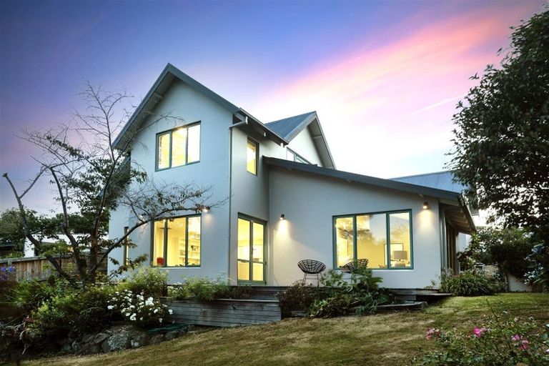 Photo of property in 16 Ngahere Street, Fendalton, Christchurch, 8041