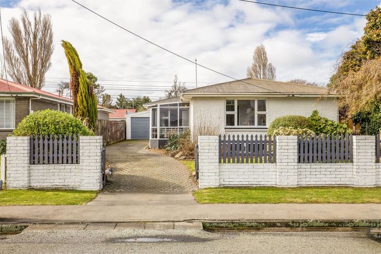 Photo of property in 12 Greenhurst Street, Sockburn, Christchurch, 8042
