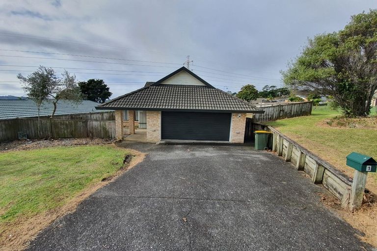 Photo of property in 1 Kylie Court, Clover Park, Auckland, 2019