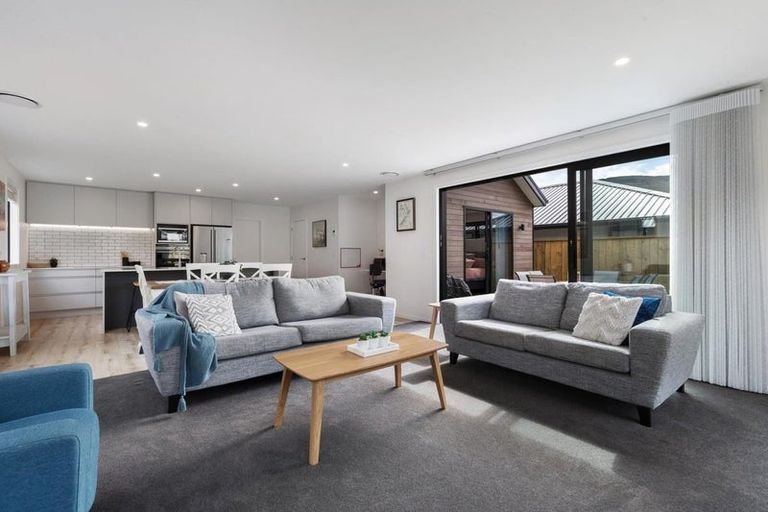 Photo of property in 33 Drysdale Road, Jacks Point, 9371