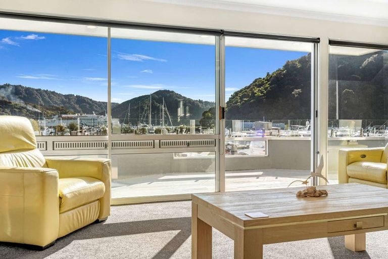 Photo of property in 39 Waikawa Road, Picton, 7220