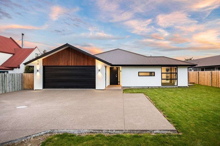 Photo of property in 105 Kippenberger Avenue, Rangiora, 7400