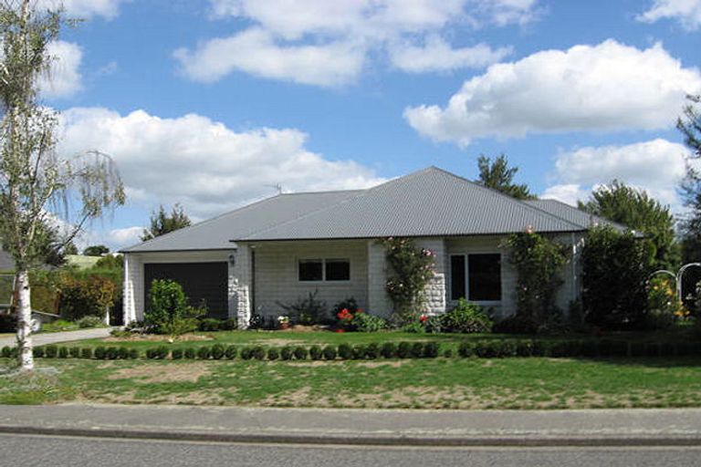 Photo of property in 34 Oakden Drive, Darfield, 7510