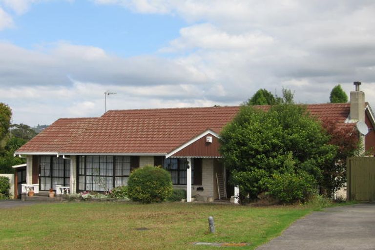 Photo of property in 13 Longbill Place, Glendene, Auckland, 0602