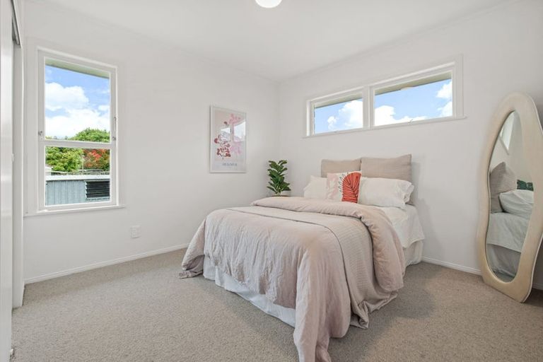 Photo of property in 42 Ray Small Drive, Pahurehure, Papakura, 2113
