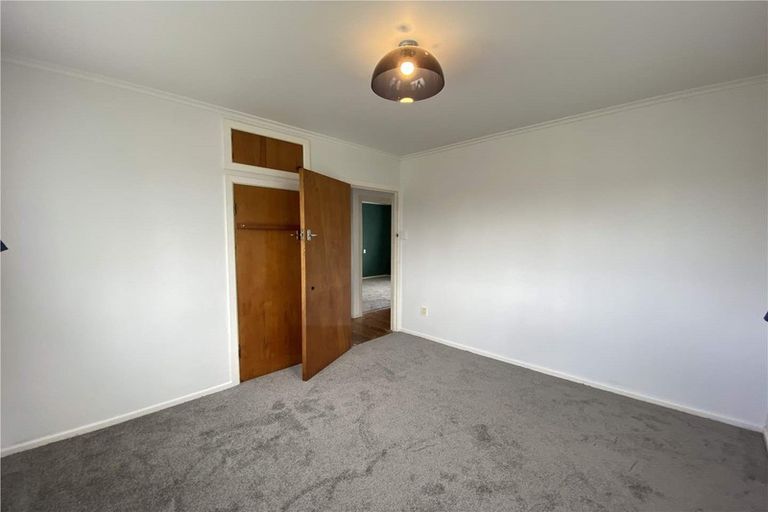 Photo of property in 42 Savoy Road, Glen Eden, Auckland, 0602