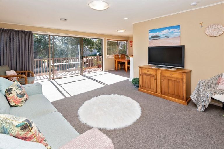 Photo of property in 105 Ridge Road, Howick, Auckland, 2014