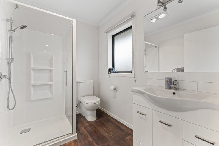 Photo of property in 13 Barry Curtis Place, Levin, 5510