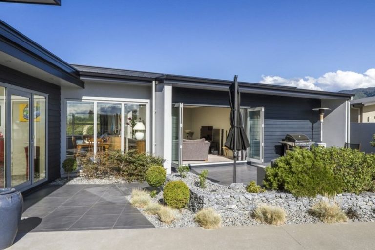 Photo of property in 14 Istana Place, Britannia Heights, Nelson, 7010