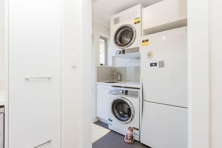 Photo of property in 2/104 Picton Avenue, Riccarton, Christchurch, 8011