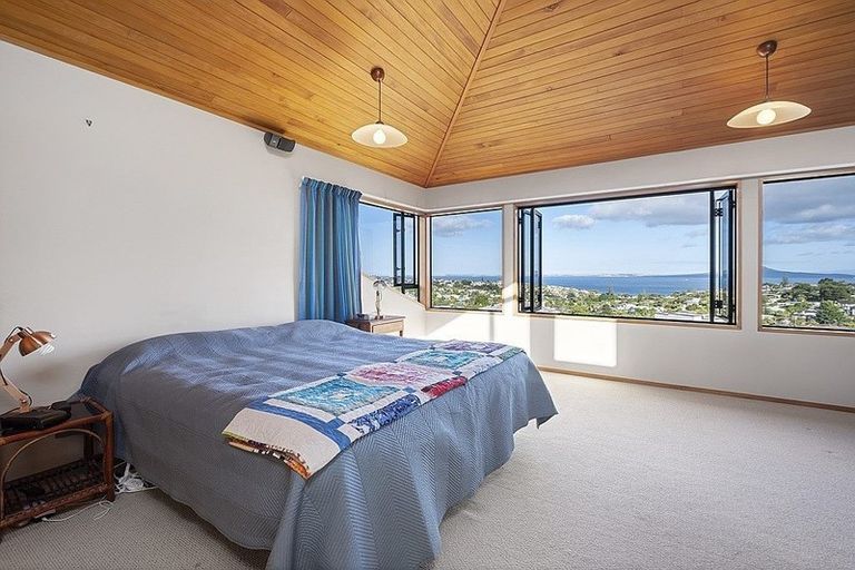 Photo of property in 11 Calypso Place, Rothesay Bay, Auckland, 0630