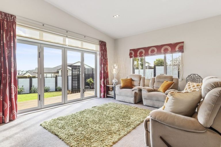 Photo of property in 53 Ina Ville Drive, Pukekohe, 2120