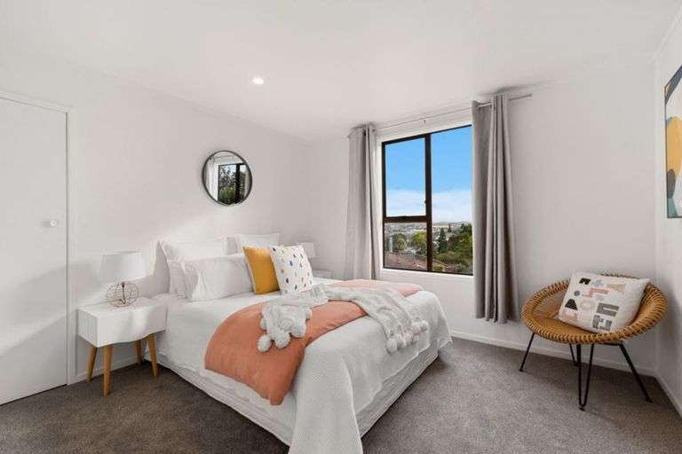 Photo of property in 15 Woodhouse Place, West Harbour, Auckland, 0618