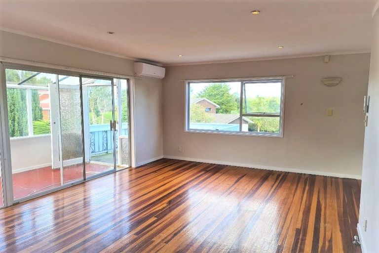 Photo of property in 1 Malters Place, Browns Bay, Auckland, 0630