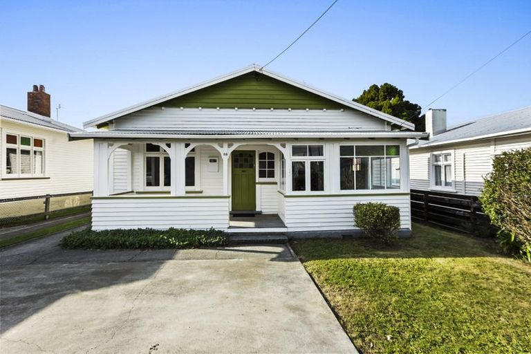 Photo of property in 25 Paynters Avenue, Strandon, New Plymouth, 4312