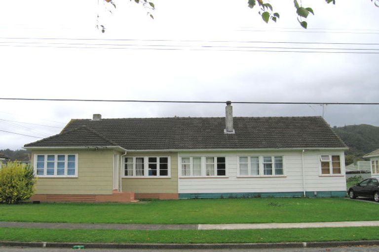 Photo of property in 12 Milne Crescent, Taita, Lower Hutt, 5011