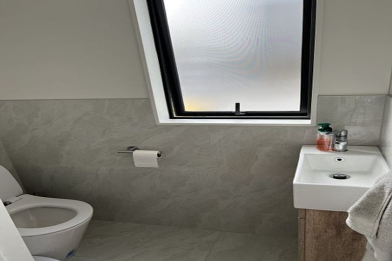 Photo of property in 17b Craigbank Avenue, New Lynn, Auckland, 0600