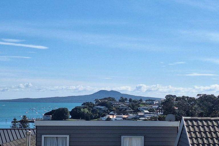 Photo of property in 1/1 Takutai Avenue, Bucklands Beach, Auckland, 2012