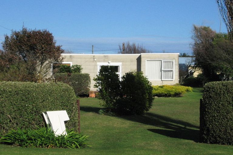 Photo of property in 22 Hona Street, Waikanae Beach, Waikanae, 5036