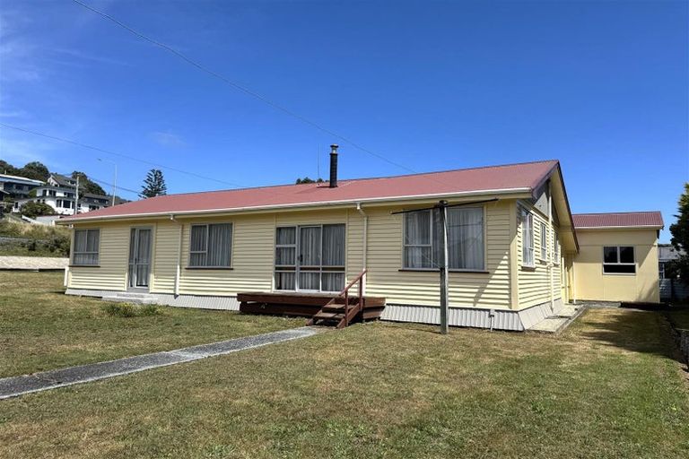 Photo of property in 118 Tasman Street, Karoro, Greymouth, 7805