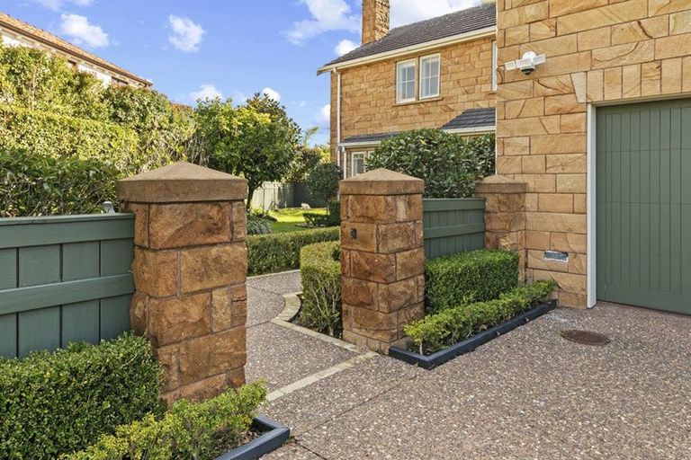 Photo of property in 12 Fairfield Lane, East Tamaki Heights, Auckland, 2016