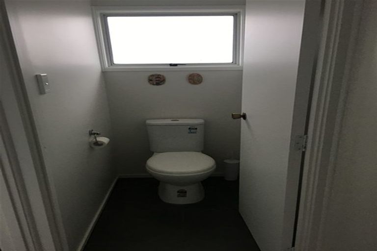 Photo of property in 2 Silverstone Place, Henderson, Auckland, 0612