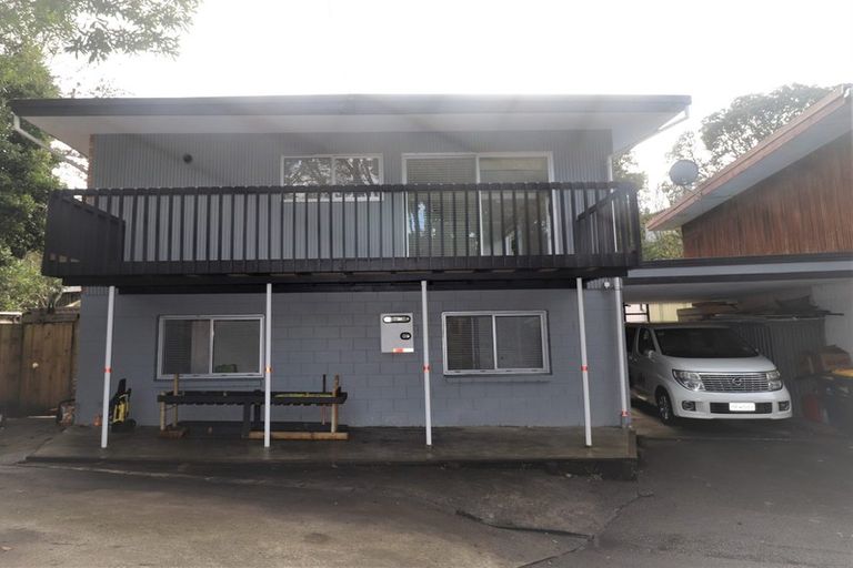 Photo of property in 2/663 Beach Road, Rothesay Bay, Auckland, 0630