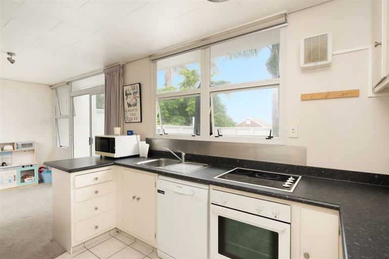 Photo of property in 4 Tahara Crescent, Mount Maunganui, 3116