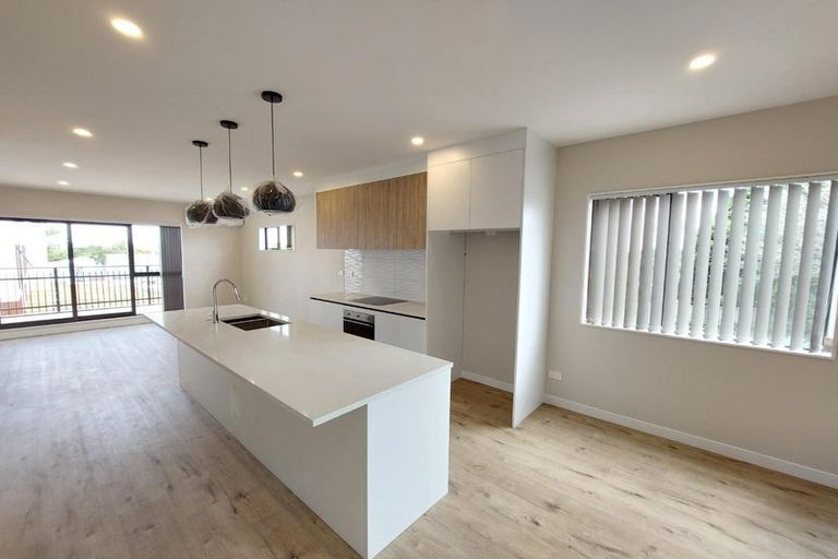 Photo of property in 1/58 Te Atatu Road, Te Atatu South, Auckland, 0610