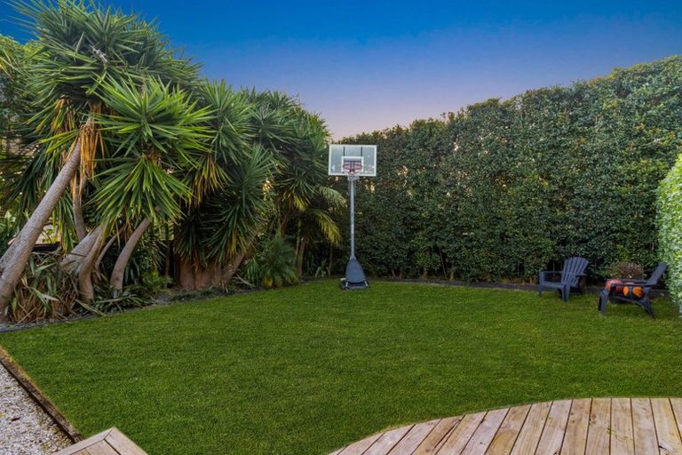 Photo of property in 69 Kervil Avenue, Te Atatu Peninsula, Auckland, 0610