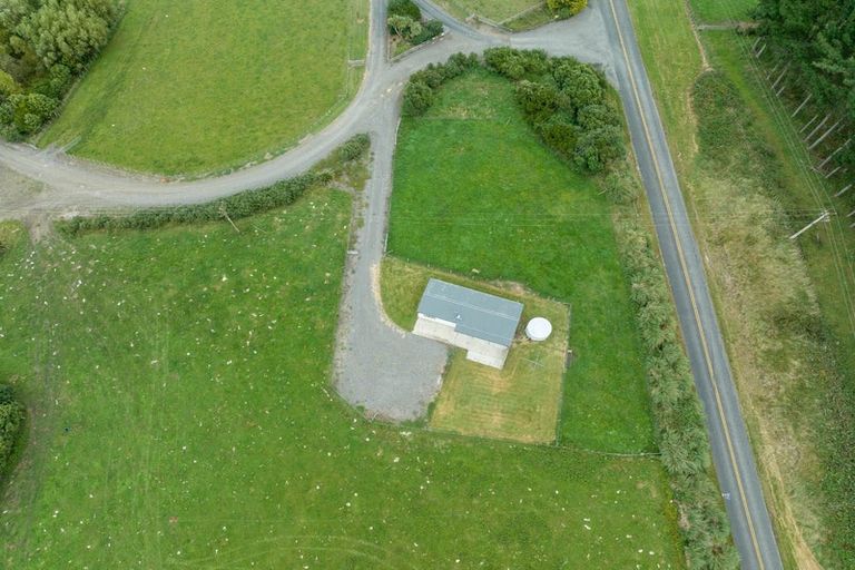 Photo of property in 1155a Parewanui Road, Parewanui, Bulls, 4894