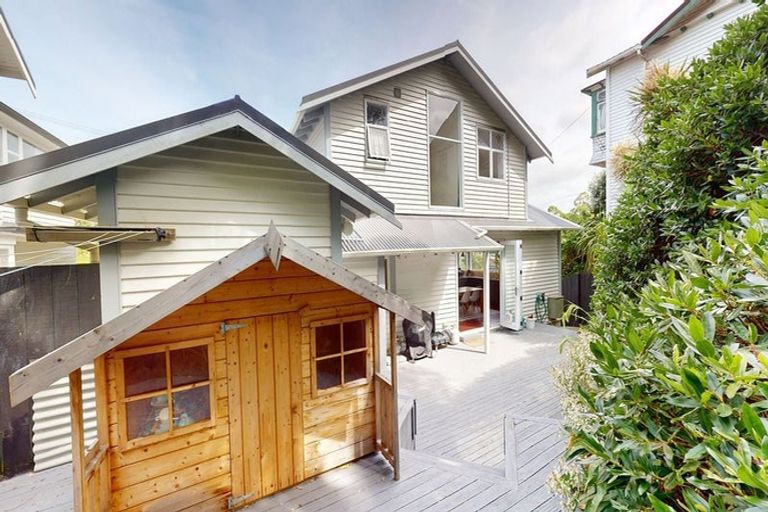 Photo of property in 181 Melbourne Road, Island Bay, Wellington, 6023