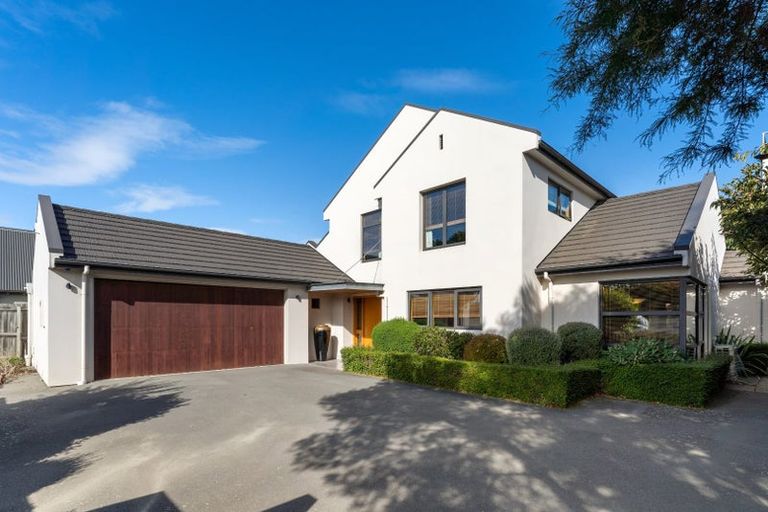 Photo of property in 33 Bryndwr Road, Fendalton, Christchurch, 8052