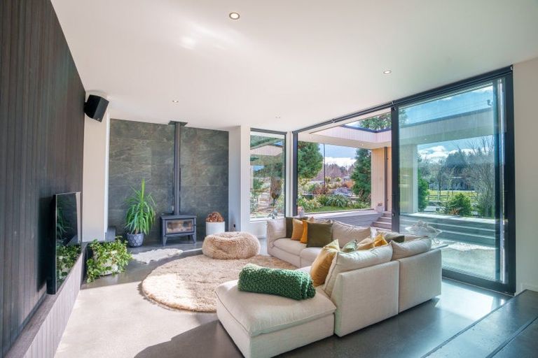 Photo of property in 1 Mcrae Rise, Wanaka, 9305