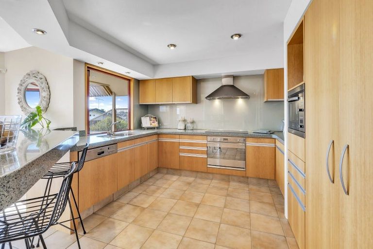 Photo of property in 2/21 Sunderlands Road, Half Moon Bay, Auckland, 2012
